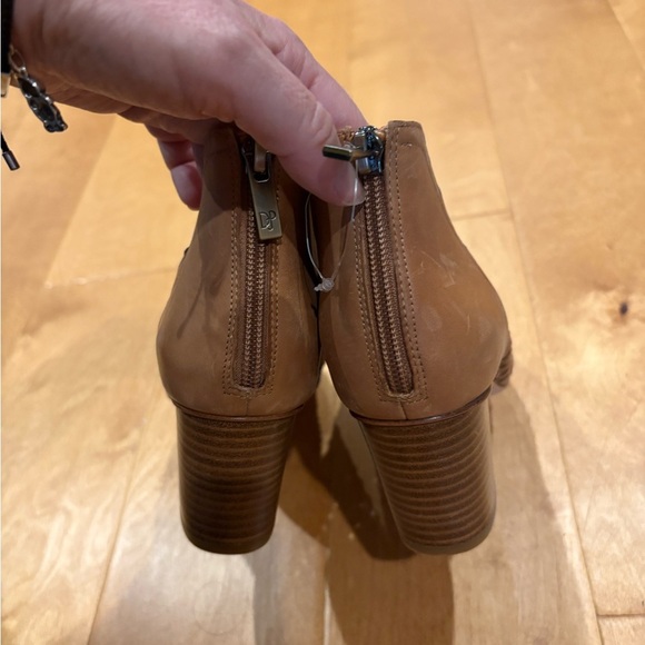 DONALD J PLINER
Jacqi Woven Leather Wedge Heel booties sandals leather tan 8 - Picture 7 of 7